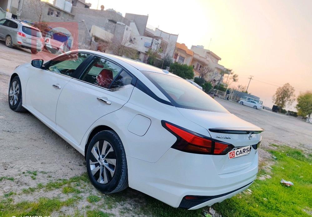 نيسان ألتيما